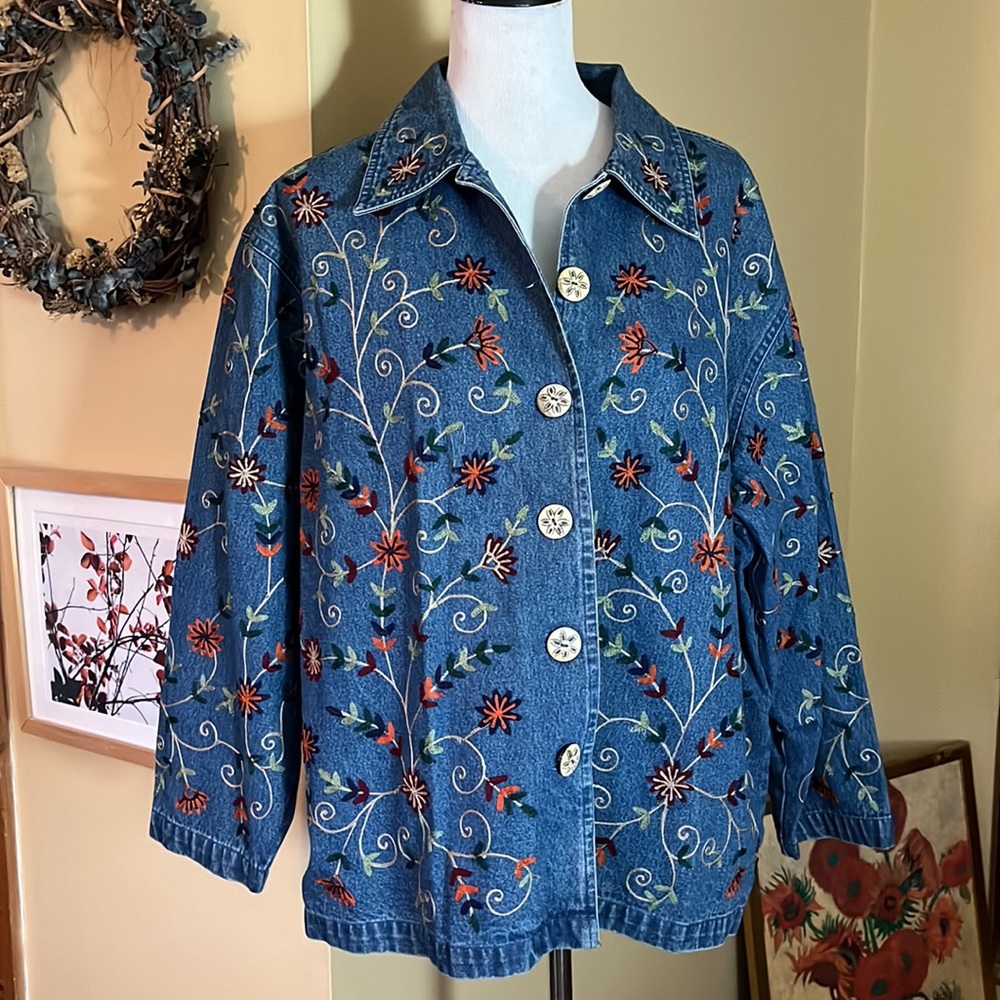 Vintage NEW DIRECTIONS Size 2X Floral Embroidered Denim Carved Buttons Front